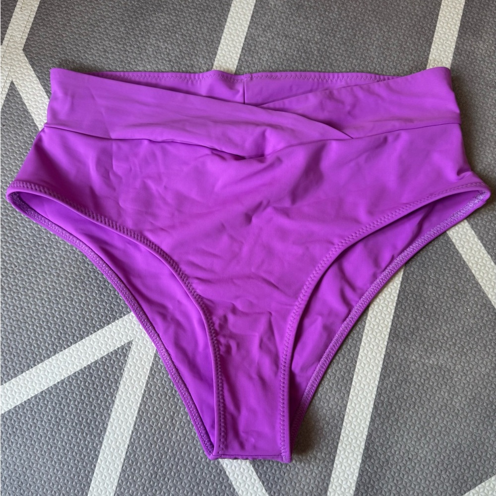 Wild isles Olivia criss cross bottom